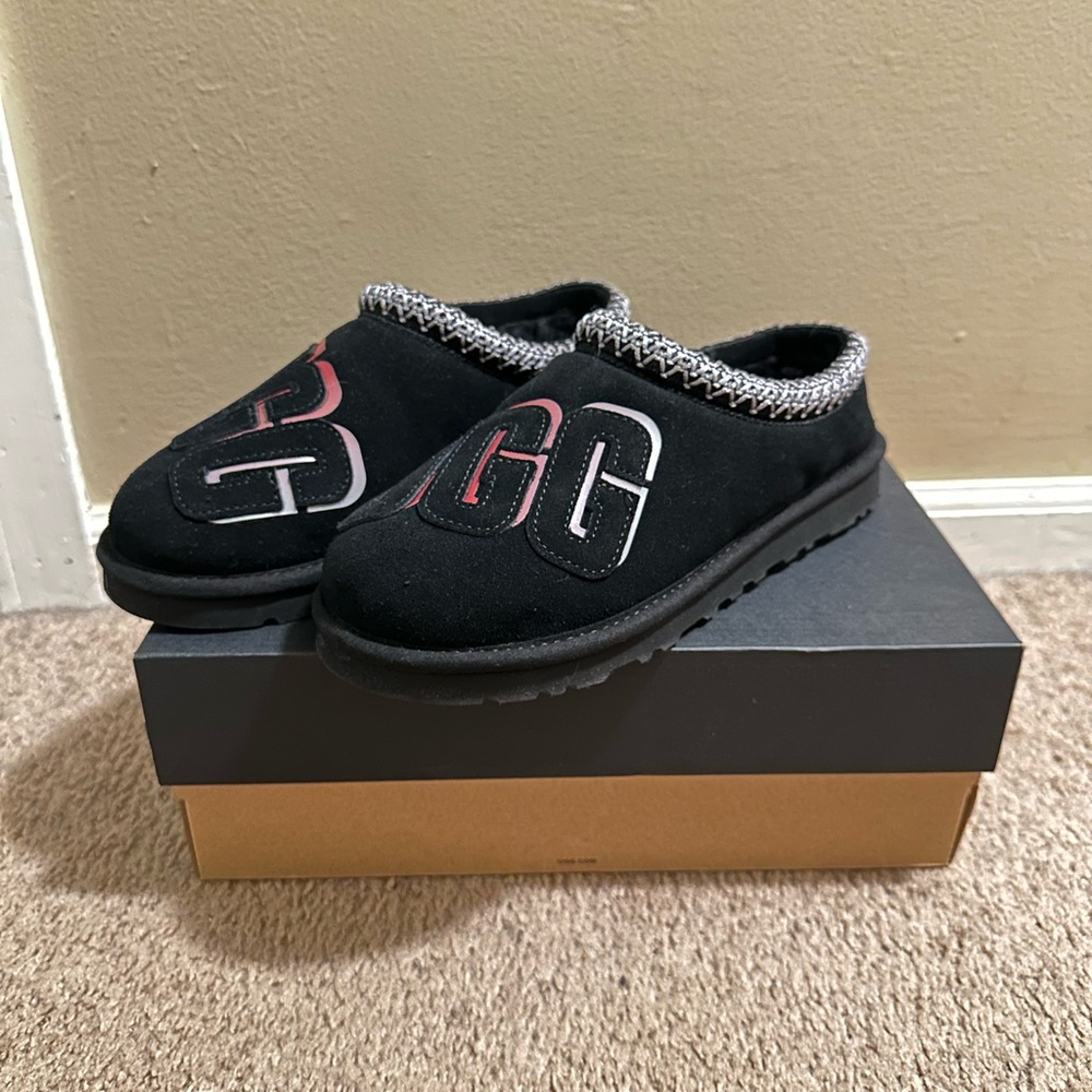 UGG Tasman Graphic Shadow Black Slippers 8.5
